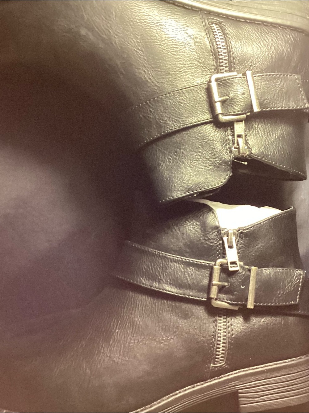 Luoika Amazon Brand 8.5 XW Black Ankle Bootie with Buckle Detail - Picture 4 of 8